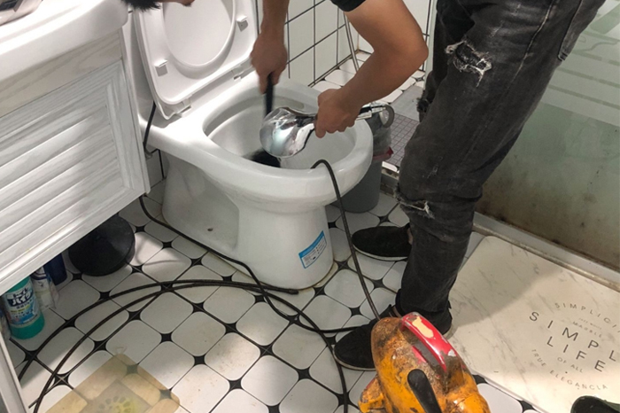 南头镇疏通下水道