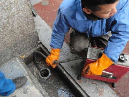 南头镇疏通下水道