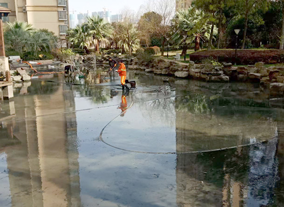 南头镇景观池淤泥清理