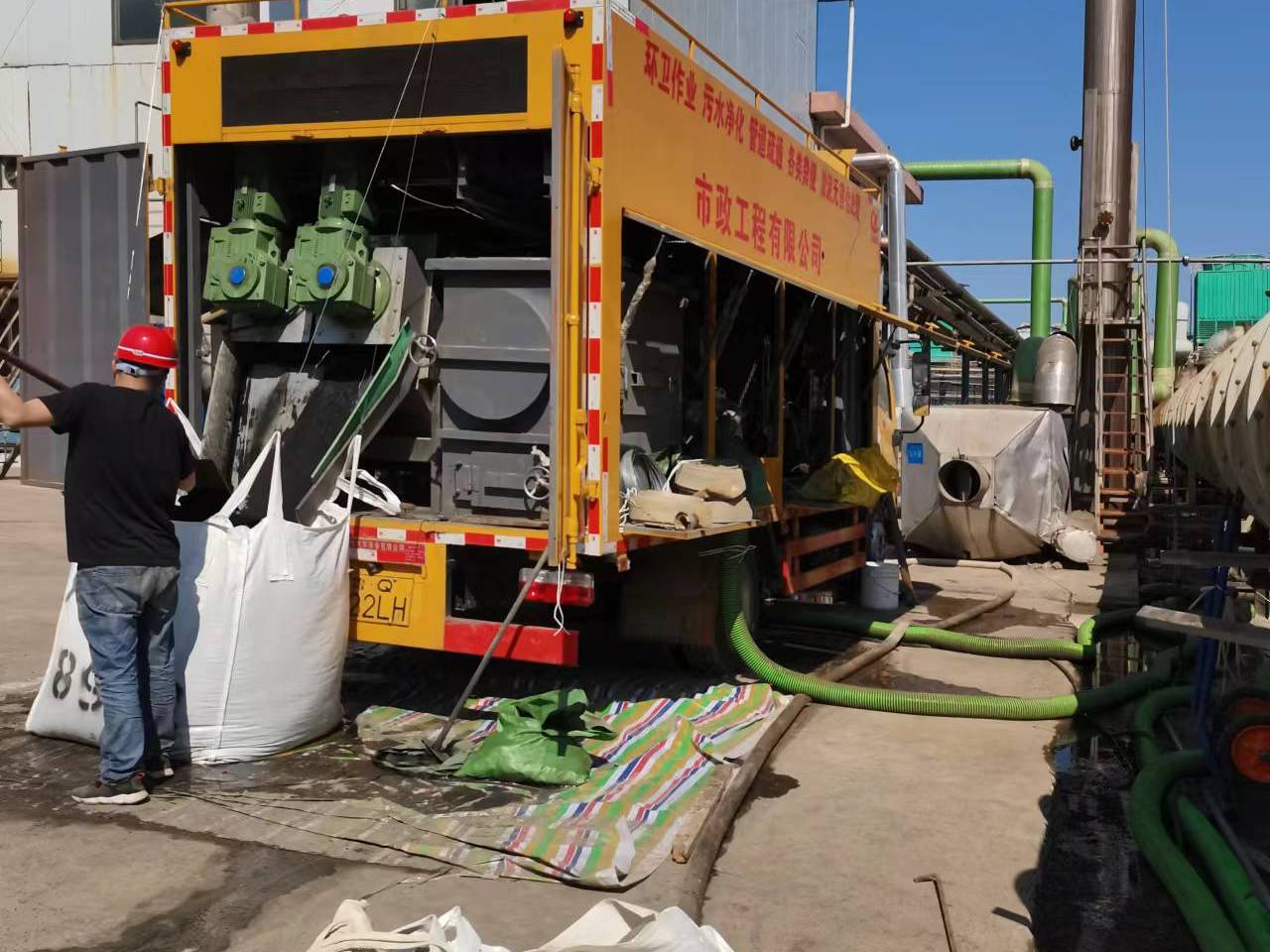 南头镇淤泥压干处理